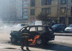 Bakıda avtomobil yanır