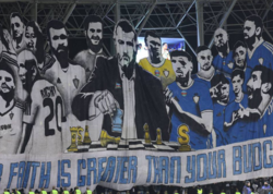 Tofiq Bəhramovda səs-küylü pankart: "İnancımız büdcənizdən böyükdür" - <span class="color_red">VİDEO</span>