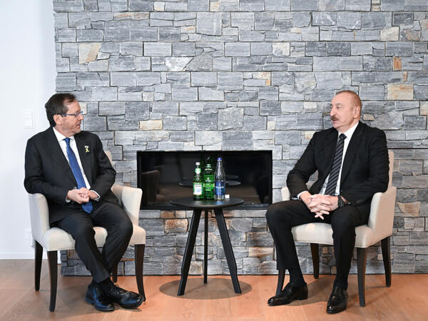 İlham Əliyev Davosda İsrail Dövlətinin Prezidenti ilə görüşüb - FOTO