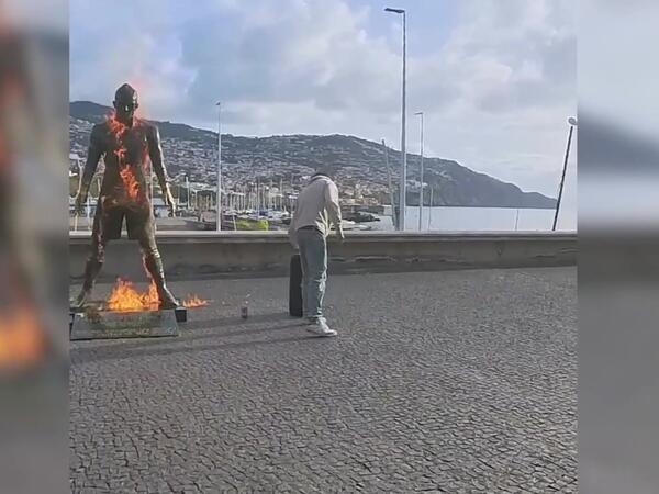 Ronaldonun heykəlini yandırdılar - <span class="color_red">VİDEO</span>
