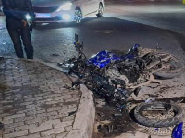 Bakıda motosikletlə avtomobil toqquşdu - 1 nəfər ağır yaralandı - <span class="color_red">FOTO</span>