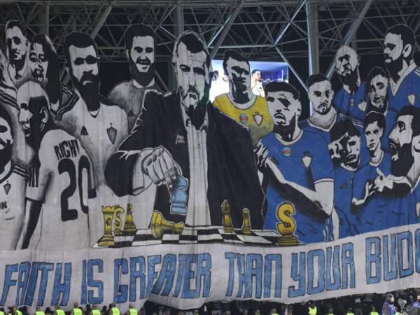 Tofiq Bəhramovda səs-küylü pankart: "İnancımız büdcənizdən böyükdür" - <span class="color_red">VİDEO</span>