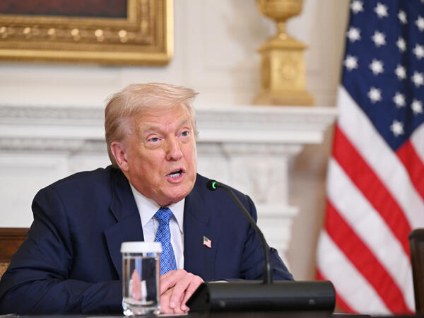 Tramp İlham Əliyevə məktub göndərib