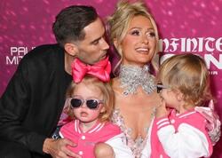 Hilton ilk dəfə ailəsi ilə qırmızı xalıda - <span class="color_red">FOTOlar</span>