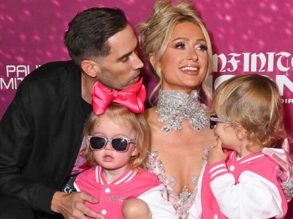 Hilton ilk dəfə ailəsi ilə qırmızı xalıda - <span class="color_red">FOTOlar</span>