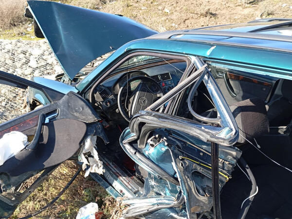 Cəlilabadda buz bağlayan yolda avtomobil aşıb, 2 nəfər xəsarət alıb - <span class="color_red">FOTO</span>