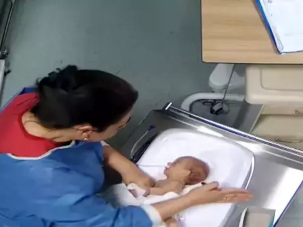 Tibb bacısının zorakılığına görə 5 günlük körpə ömürlük əlil qalıb - İllər sonra üzə çıxdı - <span class="color_red">FOTO</span>