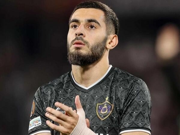 Elvin Cəfərquliyev aparıcıdan mikrafonu alıb azarkeşlərə səsləndi - <span class="color_red">VİDEO</span>