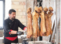 Hazırlanması 6 saat çəkir: Dadına baxan bir də istəyir