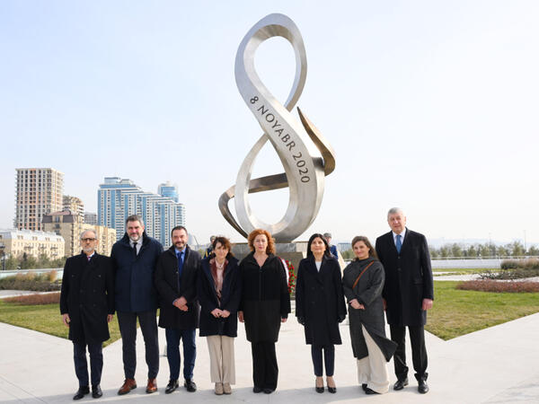 Fransina Armenqol Sosias Bakıda Zəfər parkını ziyarət etdi - <span class="color_red">FOTO</span>