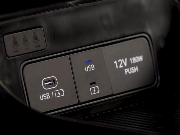 Avtomobiliniz üçün gizli təhlükə: Bir USB ilə bütün sistemi sıradan çıxara bilərsiniz