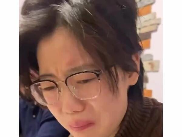 Badımcan turşusu yeyən çinli qızdan qəribə REAKSİYA - <span class="color_red">VİDEO</span>