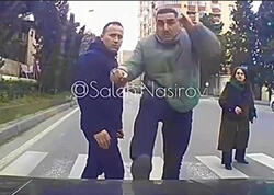 Piyada keçidində maşının üstünə tullandı - <span class="color_red">ANBAAN VİDEO</span>