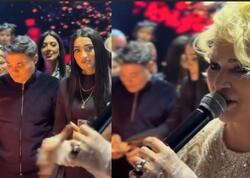 Mətanət gəlinini səhnədə təbrik etdi