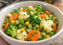 Brokkolili gül kələm salatı: Llimonlu sousla təravətli qış resepti