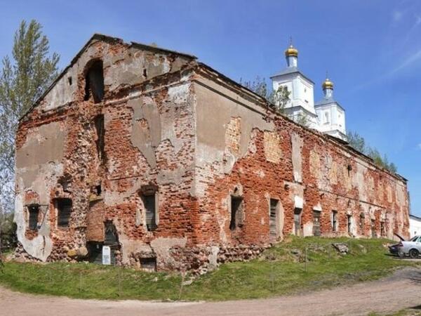 Tarixi bina 28 manata SATILDI