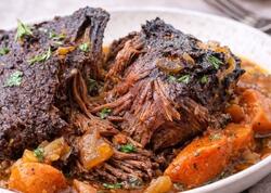 Dana yanağı resepti: Ağızda dağılan, pambıq kimi ət bişirməyin sirri