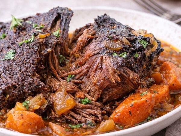 Dana yanağı resepti: Ağızda dağılan, pambıq kimi ət bişirməyin sirri