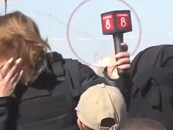 Jurnalisti hicab taxmadığı üçün daş-qalaq etdilər - <span class="color_red">VİDEO</span>