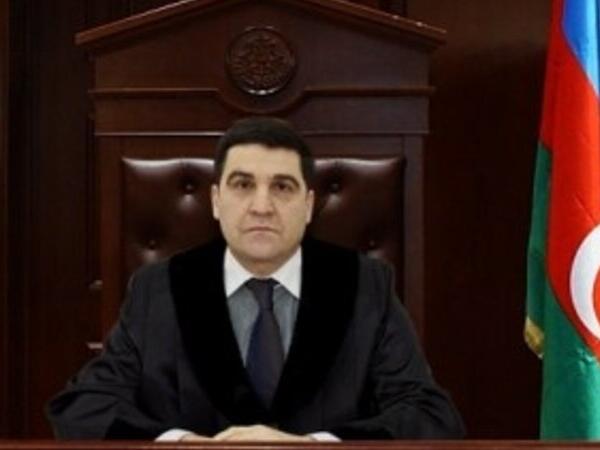 Bakıda məhkəmə sədrinin oğlu arvadını bıçaqladı