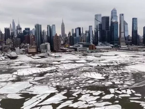 Nyu-Yorkda dondurucu şaxta: Hudzon çayı dondu - <span class="color_red">FOTO</span>