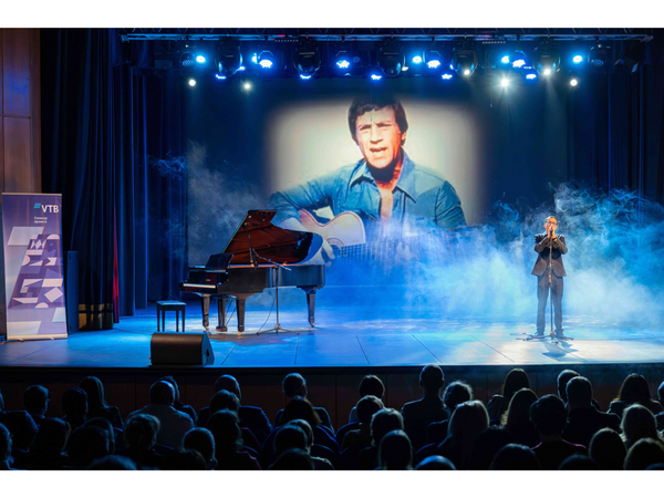 VTB (Azərbaycan) Vladimir Vısotskiyə həsr olunmuş konsertinə dəstək olub - <span class="color_red">FOTO</span>