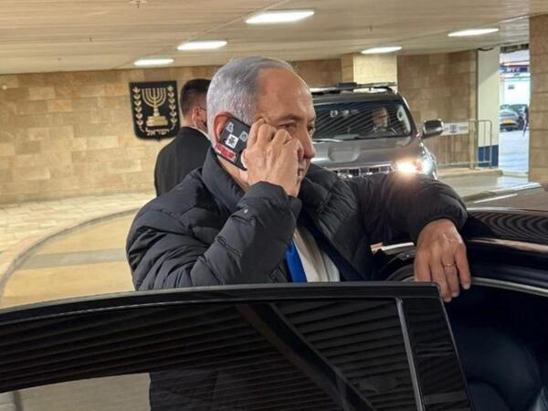 Netanyahu telefonunu niyə lentləyir? - <span class="color_red">FOTO</span>
