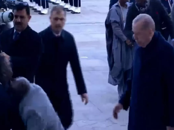 Ərdoğanla görüşən prezident büdrəyərək yıxıldı - <span class="color_red">VİDEO - FOTO</span>