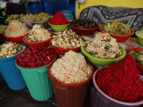 Açıq şəkildə satılan kələm turşusu ilə bağlı araşdırma aparılır - FOTO