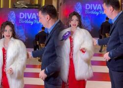 Anasının vəfatından sonra hər yerə həyat yoldaşı ilə gedir