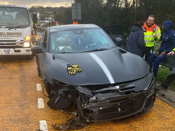 “Tottenham”ın iki futbolçusu Ferrari ilə qəza etdi - <span class="color_red">FOTO</span>