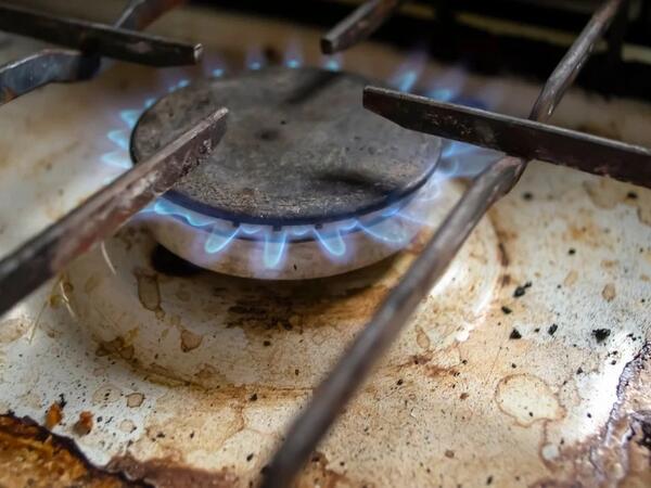 Yağ ləkələrindən bu üsullarla xilas olun