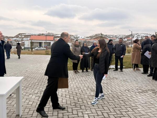 Cəbrayıl rayonunun Horovlu kəndinə çatan ailələrə evlərinin açarları təqdim olunub - <span class="color_red">YENİLƏNİB</span>