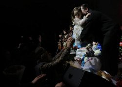 Xalq artisti nəvəsi ilə səhnədə - <span class="color_red">FOTO</span>