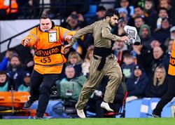 "Qalatasaray" matçında insident, oyun dayandırıldı - <span class="color_red">VİDEO- FOTO</span>