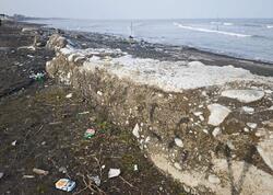 Xəzər geri çəkildi, nəhəng beton bünövrələr üzə çıxdı - <span class="color_red">FOTO</span>