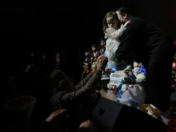 Xalq artisti nəvəsi ilə səhnədə - <span class="color_red">FOTO</span>