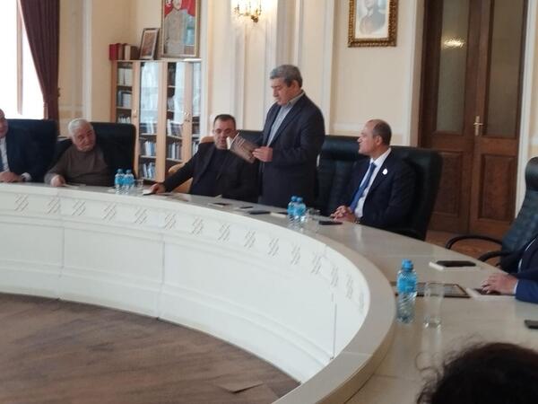 Belə əsərlər yazmaq həm vacibdir, həm də ağır. Yunus Oğuz bu yolları gözəl keçir...