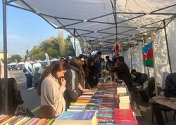 "Yazıçı öz kitabını küçədə sata bilməz"