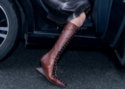 9 min manatliq ayaqqabıları ilə gündəmdə - <span class="color_red">FOTO</span>