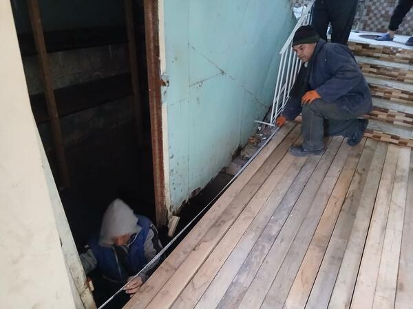 Bakıda binanın bloku ÇÖKDÜ - <span class="color_red">YENİLƏNİB - FOTO</span>