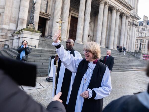 Kilsə tarixində ilk qadın lider oldu - <span class="color_red">FOTO</span>