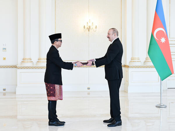 İlham Əliyev İndoneziyanın Azərbaycanda yeni təyin olunmuş səfirinin etimadnaməsini qəbul edib - FOTO