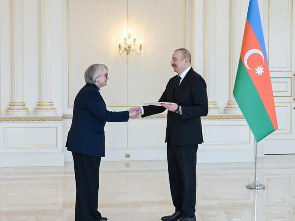 İlham Əliyev Avstraliyanın Azərbaycanda yeni təyin olunmuş səfirinin etimadnaməsini qəbul edib - FOTO
