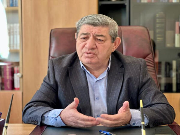 "Bu sözləri savadlı da, savadsız da hər gün işlədir"