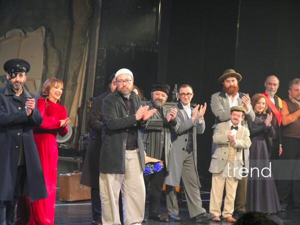 “Neft bumu hamıya gülümsəyir” pyesi əsasında hazırlanan eyniadlı yeni tamaşanın premyerası keçirilib - <span class="color_red">FOTO</span>