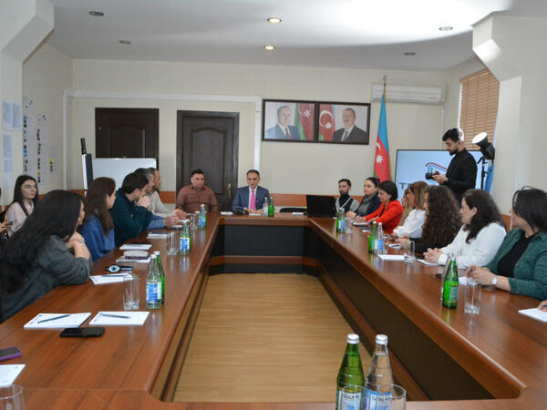 “Uğurlu kommunikasiya: səlis nitq və sərlövhə yaradıcılığı” mövzusunda təlim keçirilib - <span class="color_red">FOTO</span>