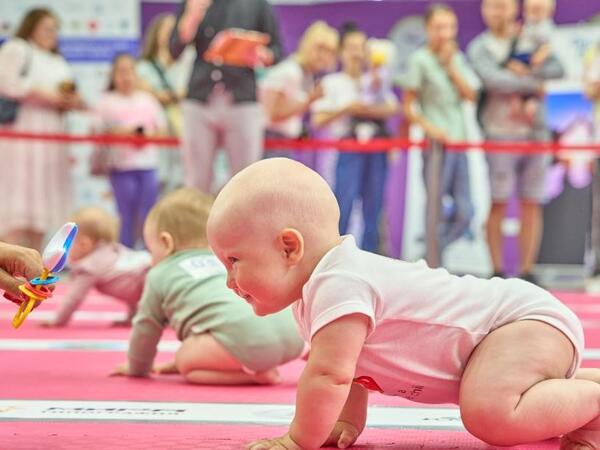 Uşaqlar arasında iməkləmə yarışı oldu - <span class="color_red">VİDEO</span>