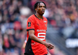 "Çelsi" almaq istəyirdi, "Liverpul"a keçdi