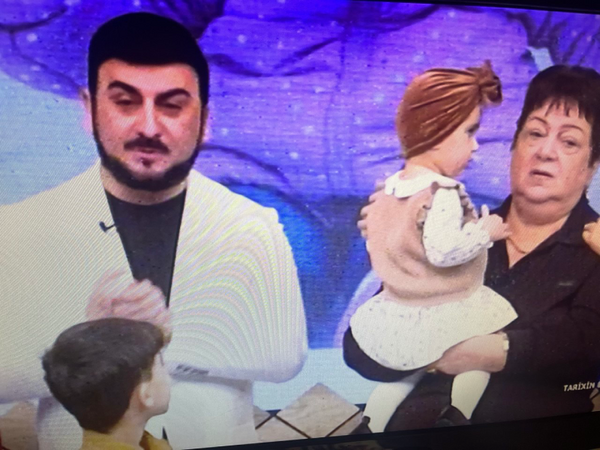 Xəstəlikdən sonra Tolik efirə çıxdı - Qızı ilə... - <span class="color_red">FOTO</span>